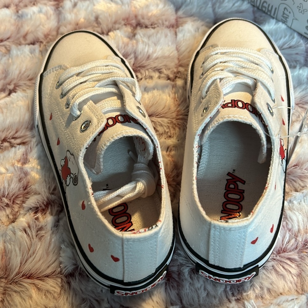 Peanuts Snoopy Sneakers - Picture 3 of 6